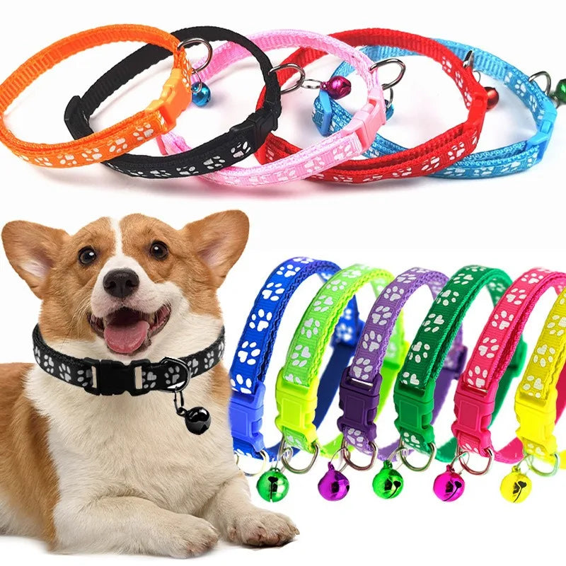 Collar para mascotas con cascabel, diseño de huella de dibujos animados, accesorios coloridos para perros, cachorros y gatos, collar ajustable con cascabel de seguridad para mascotas